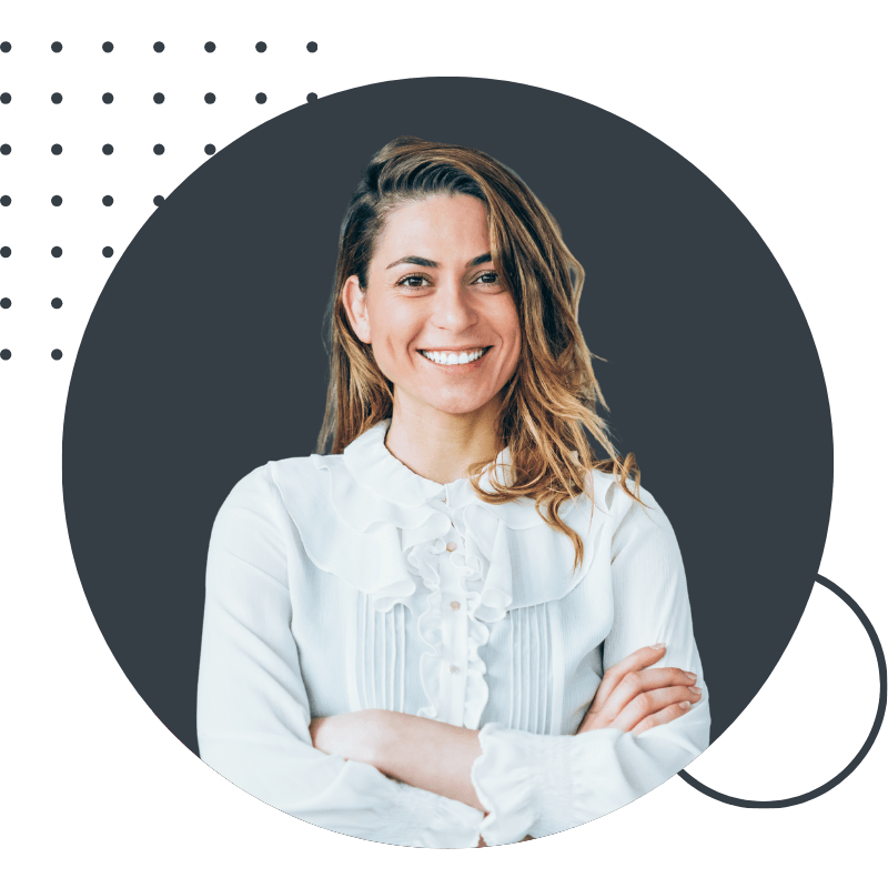 Femme d'affaires souriante