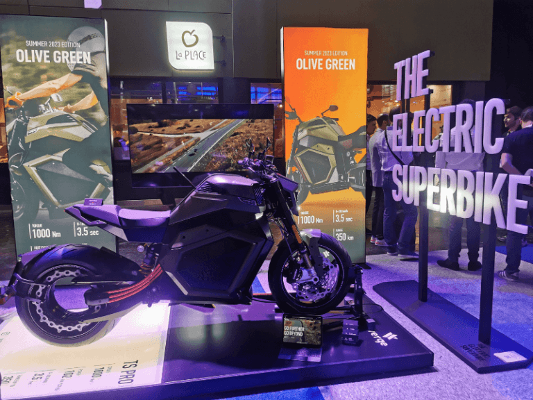 Moto électrique noir Verge à Viva Tech