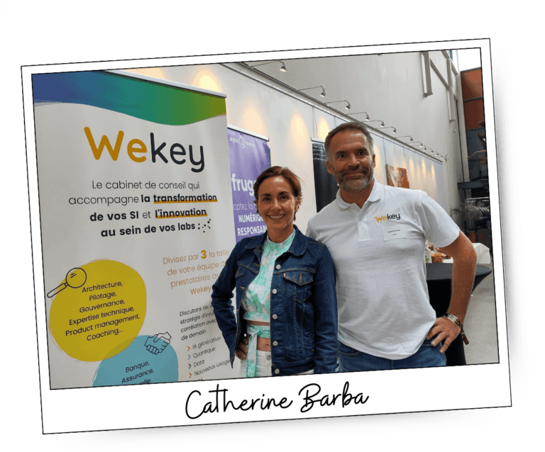 Photo de Benoit et Catherine Barba devant le kakémono Wekey