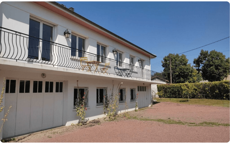 Photo de la Wekey House sous un temps ensoleillé 